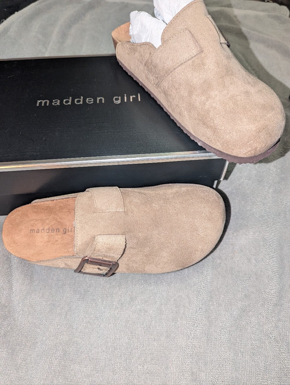 Madden Girl Women's Sz 9M Brand New Suede Fabrice Sandals Shoes Slip Ins Flops